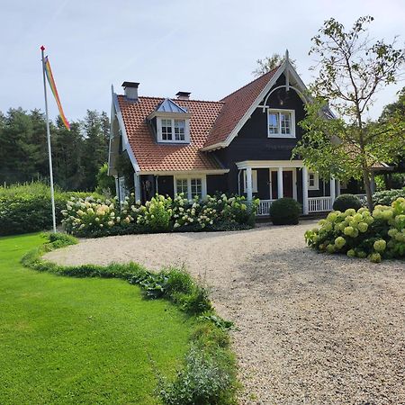 Huize Koempoelan Bed & Breakfast Naarden Dış mekan fotoğraf