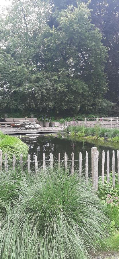 Huize Koempoelan Bed & Breakfast Naarden Dış mekan fotoğraf