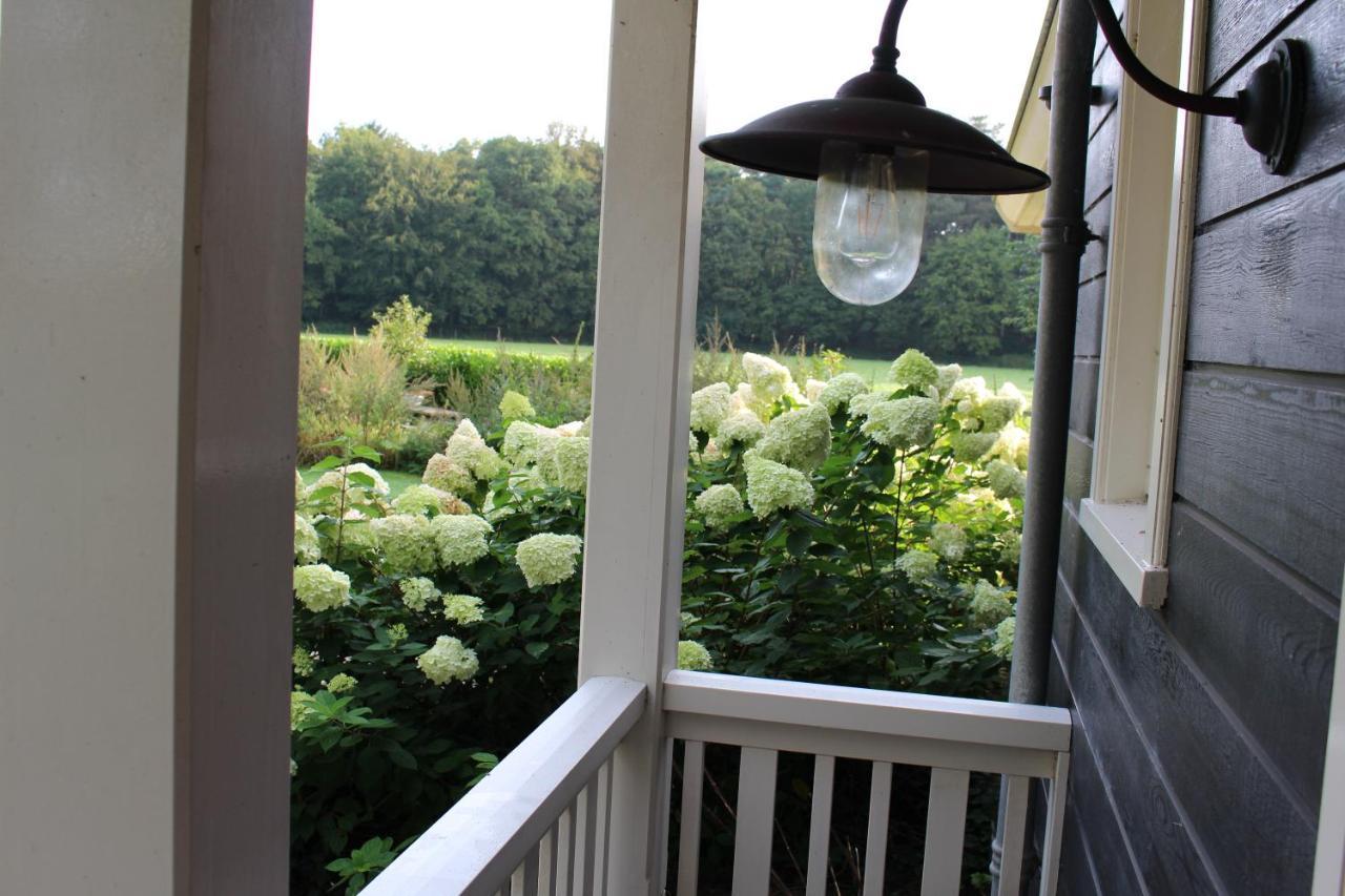 Huize Koempoelan Bed & Breakfast Naarden Dış mekan fotoğraf