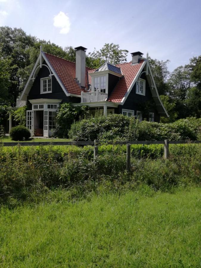 Huize Koempoelan Bed & Breakfast Naarden Dış mekan fotoğraf