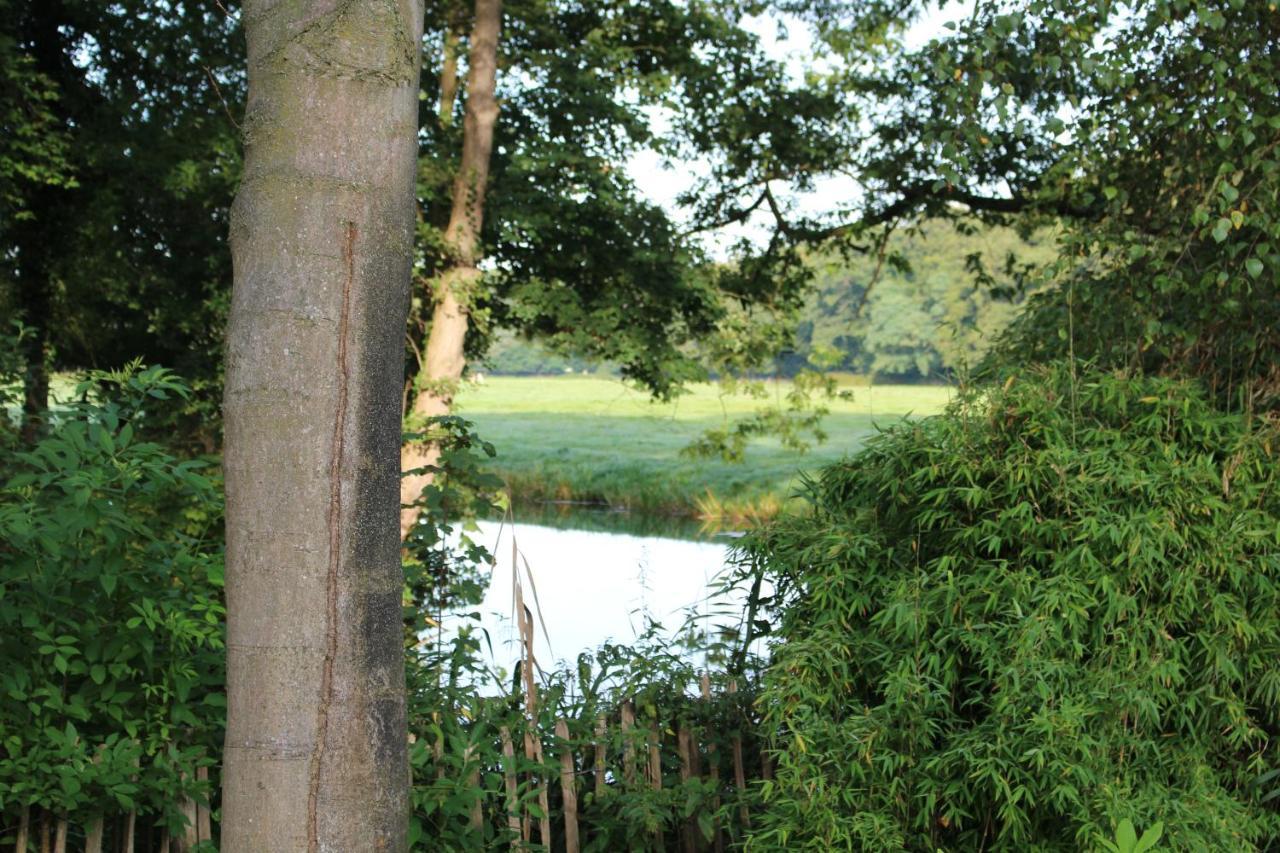 Huize Koempoelan Bed & Breakfast Naarden Dış mekan fotoğraf