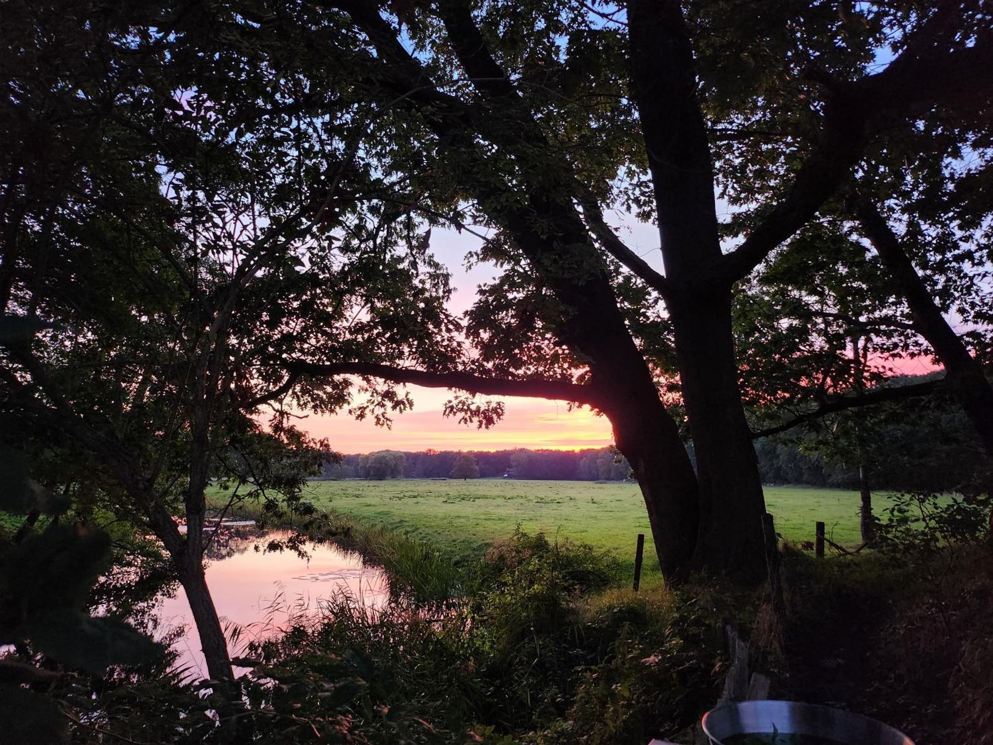 Huize Koempoelan Bed & Breakfast Naarden Dış mekan fotoğraf