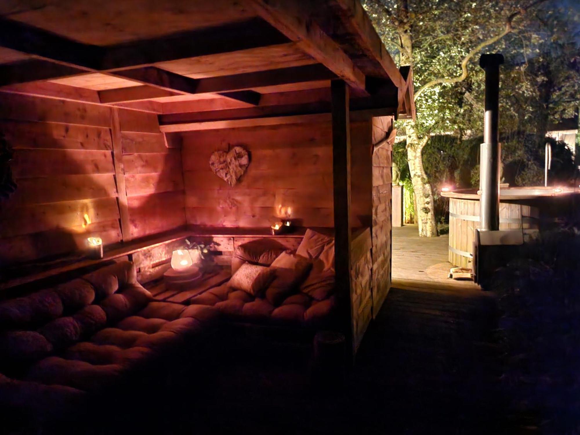 Huize Koempoelan Bed & Breakfast Naarden Dış mekan fotoğraf
