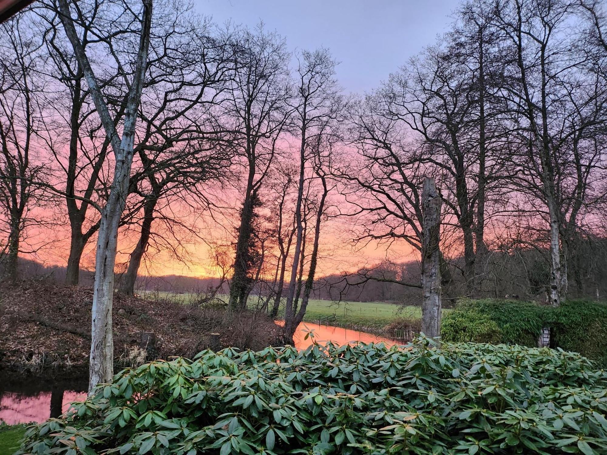 Huize Koempoelan Bed & Breakfast Naarden Dış mekan fotoğraf